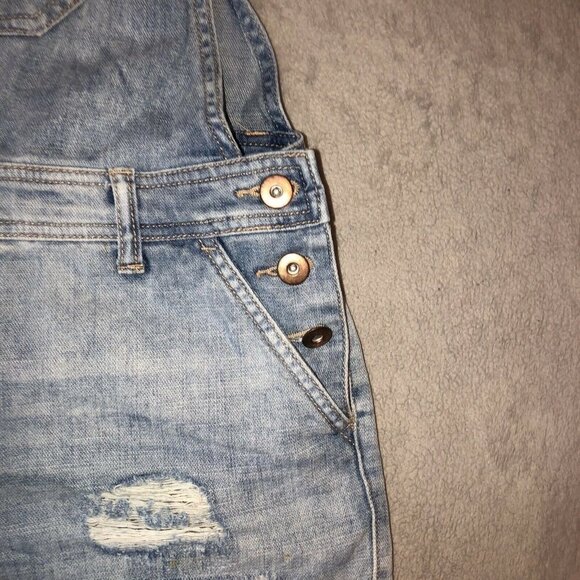FOREVER 21 Distressed Denim W/ Pockets Embroidered Overall Jean Shorts - Picture 5 of 10